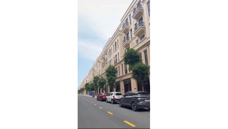 Nhà phố Vinhomes Cổ Loa, view vườn hoa, còn sót lại mua từ chủ đầu tư. Giá gốc