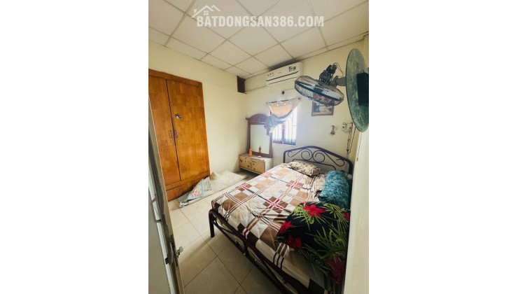 Bán nhà mặt phố Lê Văn Quới, Bình Tân. DT 4x12m, 2 tầng, SH, 2PN. Giá 4.6 tỷ. LH: 0909898125