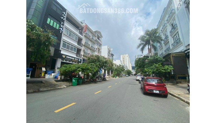 Bán nhà phồ Hưng Gia PMH Q7 giá chỉ có 28,5tỷ full nội thất đẹp, có thang máy.