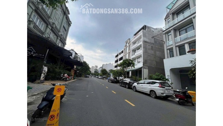 Bán nhà phồ Hưng Gia PMH Q7 giá chỉ có 28,5tỷ full nội thất đẹp, có thang máy.