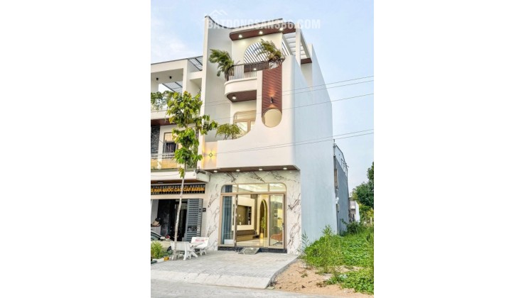 Bán Nhà Mặt Phố Giá Nhà Hẻm - Ôtô Ra Vào Tận Cửa Thủ Dầu Một - Tặng Nội Thất