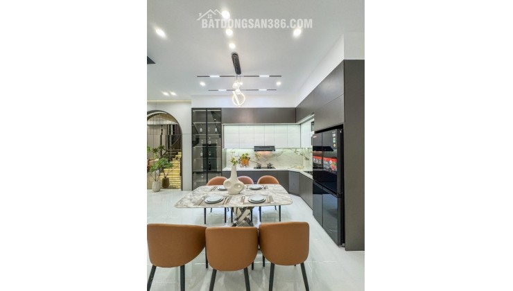 Bán Nhà Mặt Phố Giá Nhà Hẻm - Ôtô Ra Vào Tận Cửa Thủ Dầu Một - Tặng Nội Thất