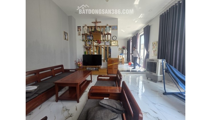 Bán nhà Phường Tam Phú, Thủ Đức, TP HCM. DT 130m2, 3 tầng, 4PN, SH, giá 7.8 tỷ. LH: 0933125879