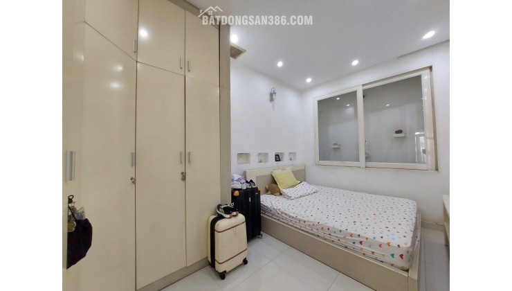 Nhà đẹp đường Phạm Ngũ Lão 5 tầng, 5 phòng ngủ, 54 m2 giá chỉ 13,5 tỷ