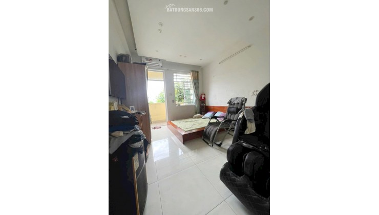 Nhà 4 tầng nở hậu L mặt tiền view bờ kè Lò Gốm P12Q6. Giá: 8.9 tỷ