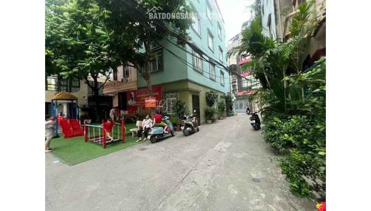 Nhà riêng sát phố Hoàng Văn Thái DT 83m2 x 3 tầng, giá rẻ cho nhà đầu tư xây CCMN
