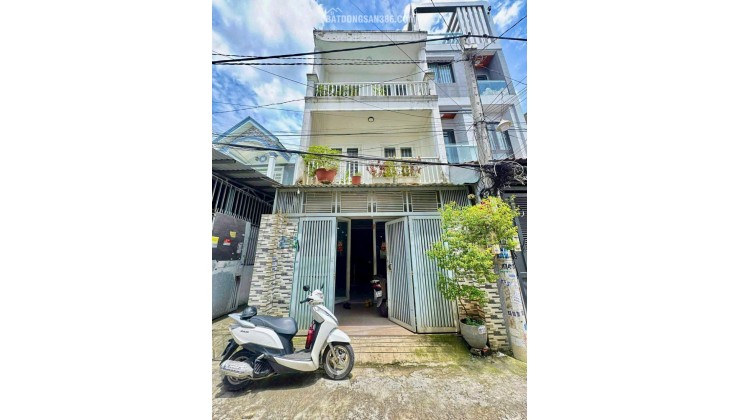  Nhà đẹp 3 tầng, diện tích 90m2 (4.5 x 20), giá chỉ 5.3 tỷ.