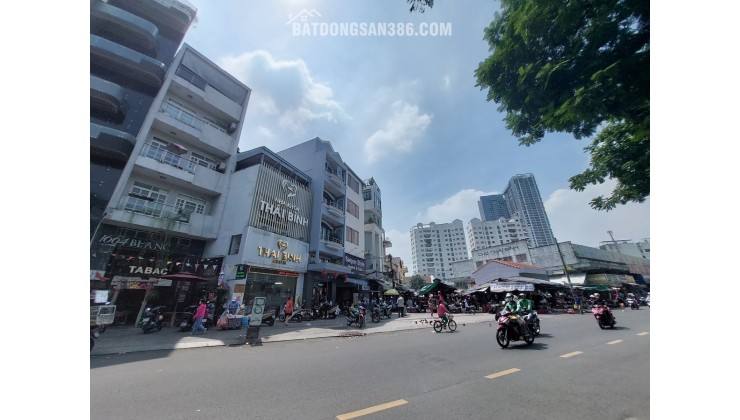 Nhà đẹp đường Phạm Ngũ Lão 5 tầng, 5 phòng ngủ, 54 m2 giá chỉ 13,5 tỷ