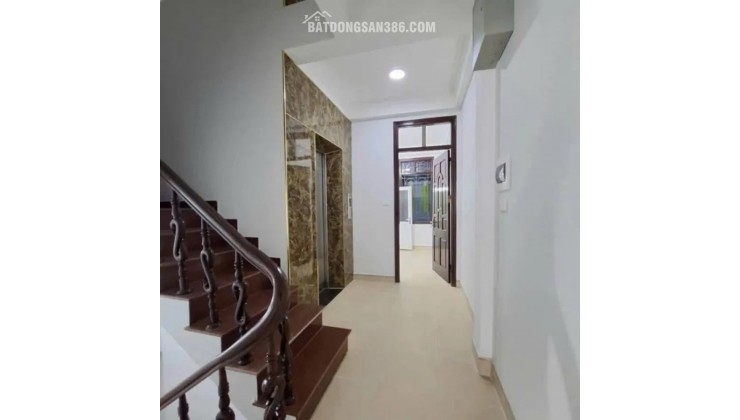 Cần bán gấp tòa nhà 7 tầng mặt phố Nguyễn Xiển - 