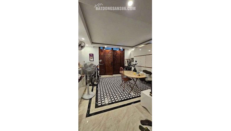 BÁN NHÀ NGUYỄN VĂN CỪ 52 m2 x5TẦNG- XE TẢI 3 TẤN VÀO TẬN CỔNG GIÁ 11,8 TỶ