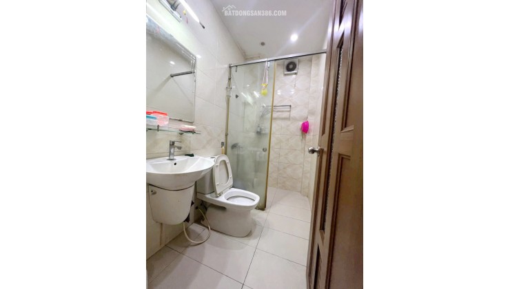Nhà 4 tầng nở hậu L mặt tiền view bờ kè Lò Gốm P12Q6. Giá: 8.9 tỷ