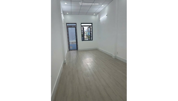 Nhà 3 tầng mới ở hậu L đường Nguyễn Thị Tần P. Chánh Hưng. Giá 5,59 tỷ TL