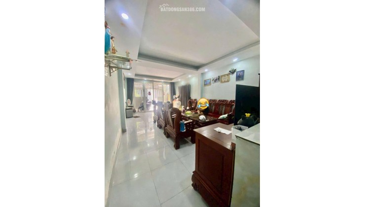  Nhà đẹp 3 tầng, diện tích 90m2 (4.5 x 20), giá chỉ 5.3 tỷ.