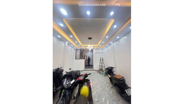 Ngõ thông, ôtô vào nhà, 20m nhà ra phố Nguyễn Đình Hoàn, DT45m, 6 tầng thang máy