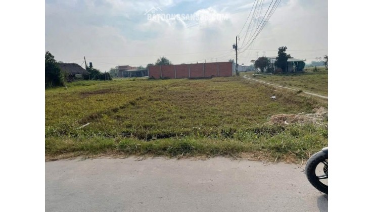 Bán lô đất thổ cư 1 xẹt QL1A DT 7x20 giá 1.8 tỷ thương lượng