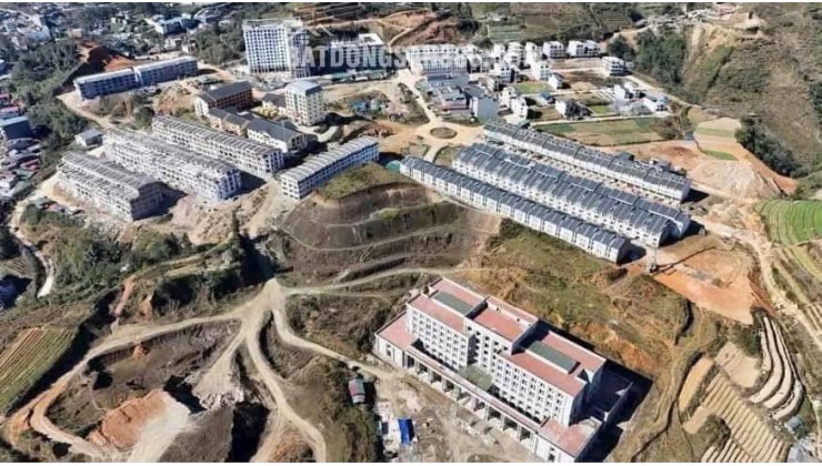 Bán liền kề tại trung tâm TX Sa Pa, cách Sun Palaza 900m sổ đỏ lâu dài giá 5,75 tỷ (cả đất + nhà)
