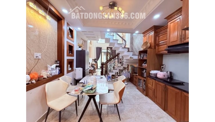 Nhà Sư Vạn Hạnh, Quận 10 – 33m² – 10.5 tỷ – Gần Siêu thị Sài Gòn