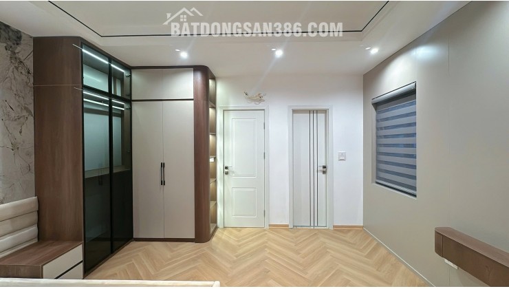 Bán Nhà Ngõ 69 Hoàng Văn Thái Xây Mới 6 Tầng Mặt Tiền 8,4M ( Cách Ô Tô 5M )