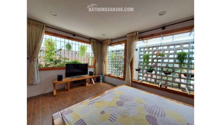 BIỆT THỰ NHÀ VƯỜN – ngang 8m dài 20m 5 tầng Sân vườn Đường 12m View Sông. Thủ Đức