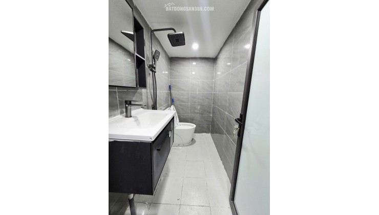 Tầng 2 TT Chùa Láng 28/55m2 - 2PN 2WC Mới đẹp, 3.98 tỷ