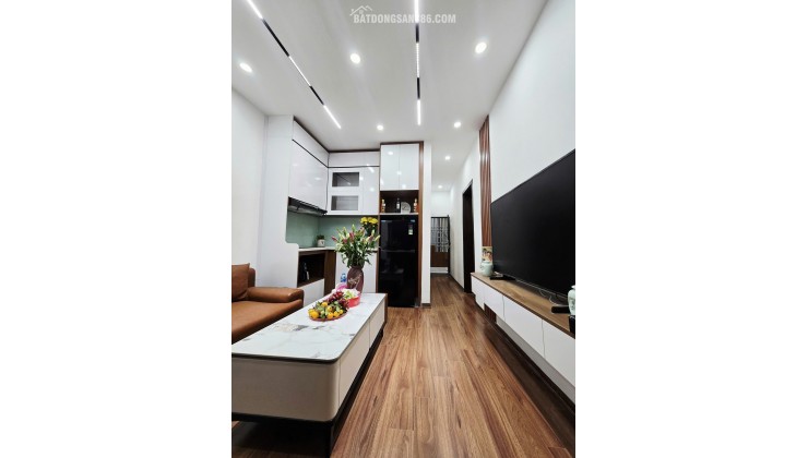 Tầng 2 TT Chùa Láng 28/55m2 - 2PN 2WC Mới đẹp, 3.98 tỷ