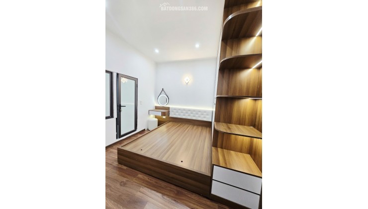 Tầng 2 TT Chùa Láng 28/55m2 - 2PN 2WC Mới đẹp, 3.98 tỷ