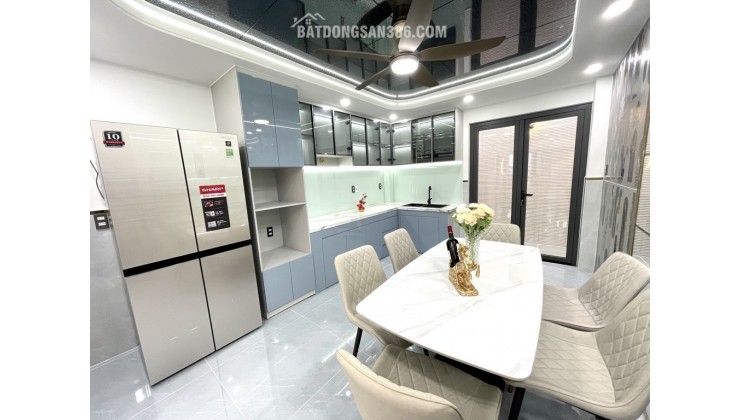SIÊU PHẨM MỚI XÂY GẦN CÔNG VIÊN LÀNG HOA - XE HƠI ĐỖ CỬA FULL NỘI THẤT SỊN SÒ - 7.6 TỎI