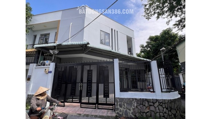 Bán nhà  đường Số 11, Q.9, Tăng Nhơn Phú B. DT 110m2, 2 tầng, 3PN. Sổ hồng, giá 7.35  tỷ.