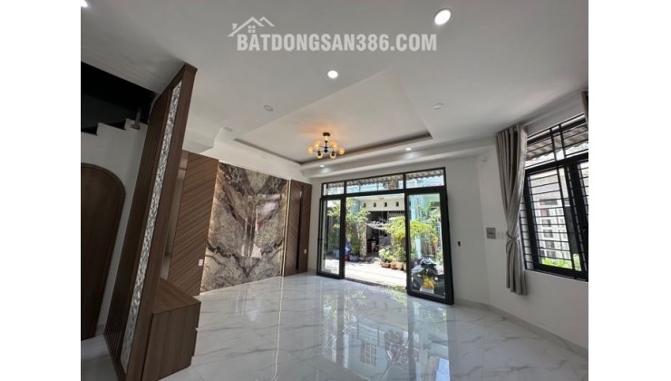 BÌNH TÂN - LÔ GÓC HAI MẶT TIỀN - KẾT CẤU 4 TẦNG BTCT - HẺM XE HƠI ĐỖ CỬA - NHÀ MỚI VÀO Ở NGAY - FULL NỘI THẤT SỊN SÒ - NHỈNH 6 TỶ