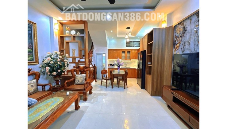 Bán nhà ngõ 132 cầu giấy 59m x5 tầng giá 15,5 tỷ ,cách ô tô 20m