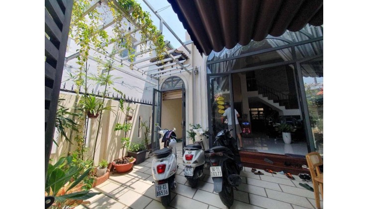 NHÀ BIỆT THỰ 2 TẦNG, NGANG KHỦNG 7x17m, TẠI QUẬN 2, GIÁ 8.x TỶ