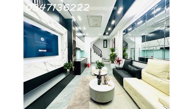 Bán nhà Nghĩa Đô – Vị trí trung tâm – 5 tầng – chỉ hơn 8 tỷ một chút