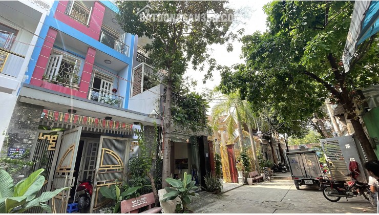 Nhà 3 tầng thích hơp cho ngươi lớn tuổi, hẽm cụp đường 8m ô tô r vào thỏi mái giá bán 6.5 tỷ ZaLO79-53.53.53O