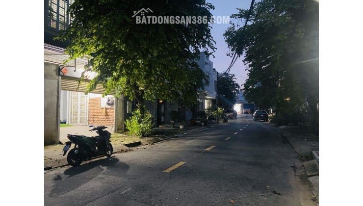 Bán nhà đường số 26, P. Cát Lái, Q2, TP HCM. DT 126 m2, 3 tầng. Giá 7.6 tỷ