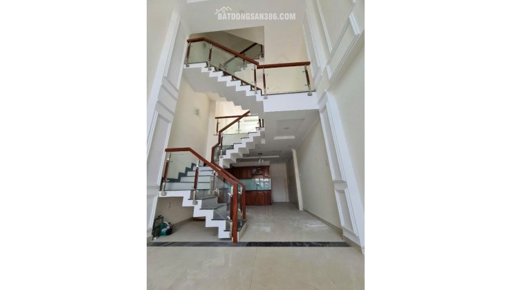 NHÀ ĐẸP TRUNG TÂM TP. THỦ ĐỨC XE HƠI ĐỖ CỬA – GIÁ CHỈ NHỈNH 11 TỶ