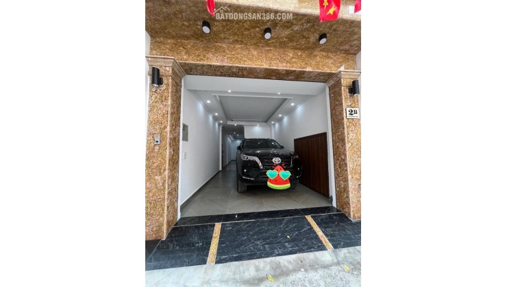 Nhà đẹp Cầu Giấy - Gara ô tô, Thang máy hiện đại, Đầu tư sinh lời cao!