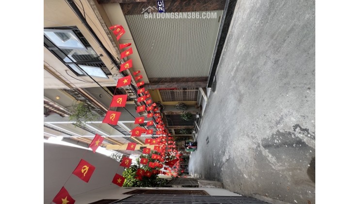 Nhà đẹp Cầu Giấy - Gara ô tô, Thang máy hiện đại, Đầu tư sinh lời cao!