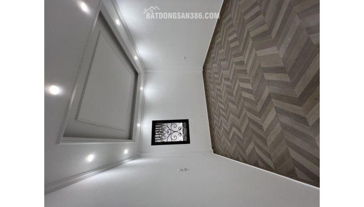 Nhà đẹp Cầu Giấy - Gara ô tô, Thang máy hiện đại, Đầu tư sinh lời cao!