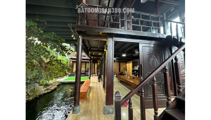 Biệt thự gỗ tâm huyết có hồ Koi
CHỦ ĐI NƯỚC NGOÀI GIẢM GIÁ BÁN NHANH
- Diện tích đất: 279m² (ngang 10m). (Full thổ cư)
- Kết cấu nhà 1 trệt, 1 lầu