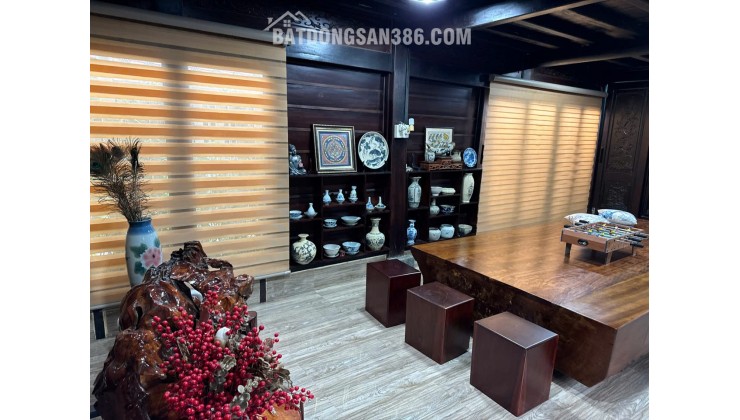 Biệt thự gỗ tâm huyết có hồ Koi
CHỦ ĐI NƯỚC NGOÀI GIẢM GIÁ BÁN NHANH
- Diện tích đất: 279m² (ngang 10m). (Full thổ cư)
- Kết cấu nhà 1 trệt, 1 lầu