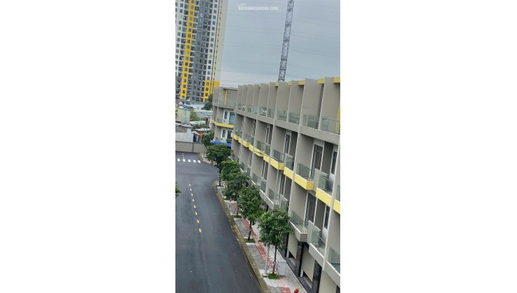 Nhà mặt phố Thống Nhất, Dĩ An: Vị trí vàng, kinh doanh đỉnh, 69m2, 3 tầng, 4PN, 6WC, sổ hồng trao tay, giá hời 8.4 tỷ!