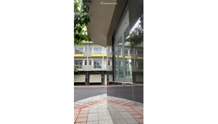 Nhà mặt phố Thống Nhất, Dĩ An: Vị trí vàng, kinh doanh đỉnh, 69m2, 3 tầng, 4PN, 6WC, sổ hồng trao tay, giá hời 8.4 tỷ!