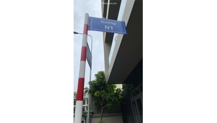 Nhà mặt phố Thống Nhất, Dĩ An: Vị trí vàng, kinh doanh đỉnh, 69m2, 3 tầng, 4PN, 6WC, sổ hồng trao tay, giá hời 8.4 tỷ!