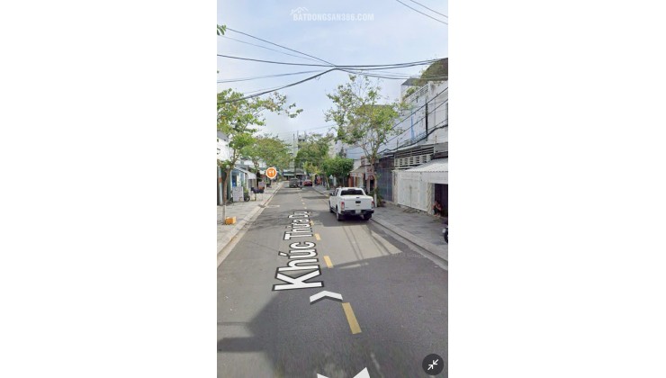 BÁN NHÀ MẶT TIỀN KHÚC THỪA DỤ
Diện tích: 317,5m² (ngang 11m)
Hướng: Đông Nam
Đường trước nhà rộng 15m, khu vực trung tâm sầm uất, tiện kinh doanh