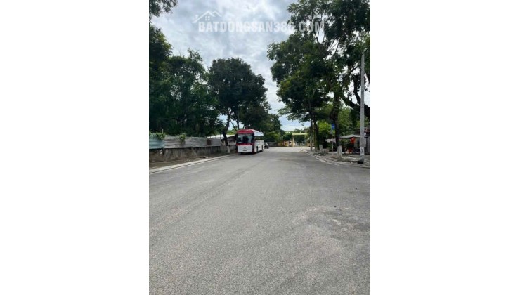 Lô góc Nguyễn Thị Định và đường Phan Như Cẩn đối diện sân bay cũ. Khu quân đội an ninh thuộc dạng vip ở Nha Trang. Cách chợ Osin 50 mét

Dt. 80m2