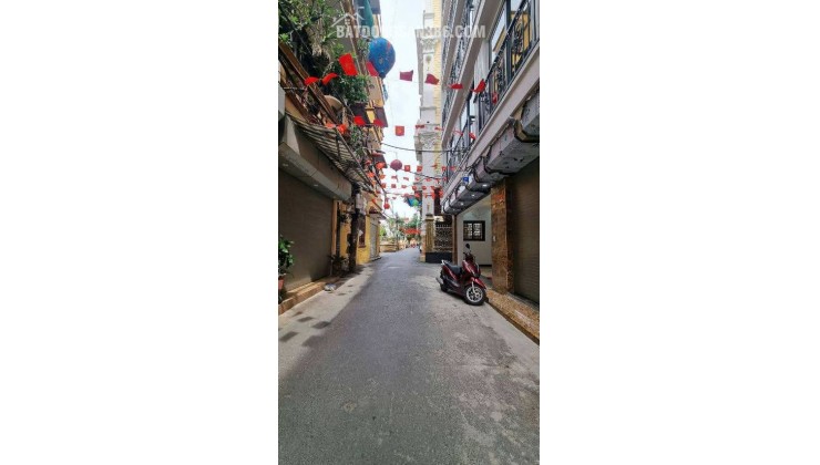 VIP Hoàng Quốc Việt: Lô góc, ô tô tránh, thang máy, kinh doanh siêu đỉnh - 55m², 6 tầng - Cơ hội đầu tư!