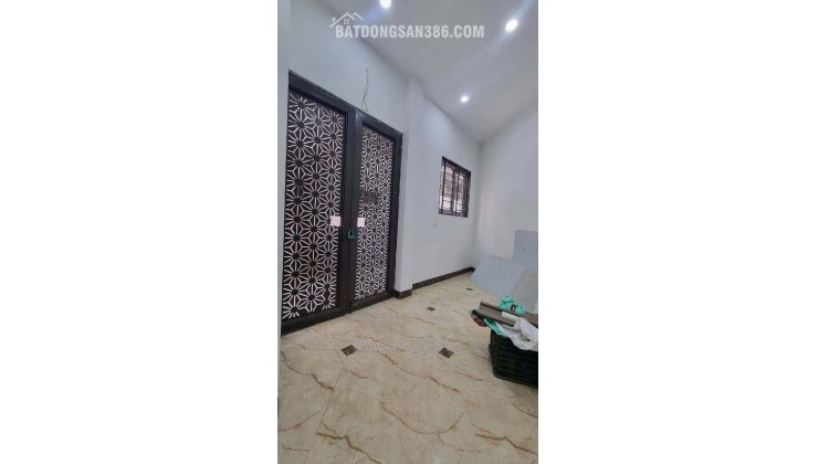 VIP Hoàng Quốc Việt: Lô góc, ô tô tránh, thang máy, kinh doanh siêu đỉnh - 55m², 6 tầng - Cơ hội đầu tư!