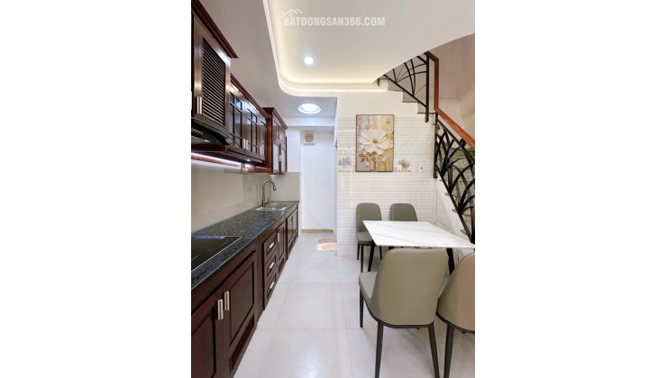 SIÊU VIP NGUYỄN ĐÌNH CHÍNH PHÚ NHUẬN - 3 TẦNG BTCT HOÀN CÔNG ĐỦ - MỚI ĐẸP FULL NỘI THẤT - DT 4.5x7 XÂY FULL - SD 65M2 - CHỈ 5.x TỶ.