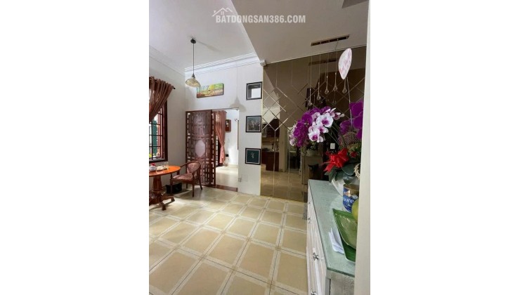 Bán CHDV/khách sạn hẻm xe hơi Trần Quang Khải, Q.1 - ngang hiếm 9.6m, giá: 18.6 tỷ - dòng tiền sẵn