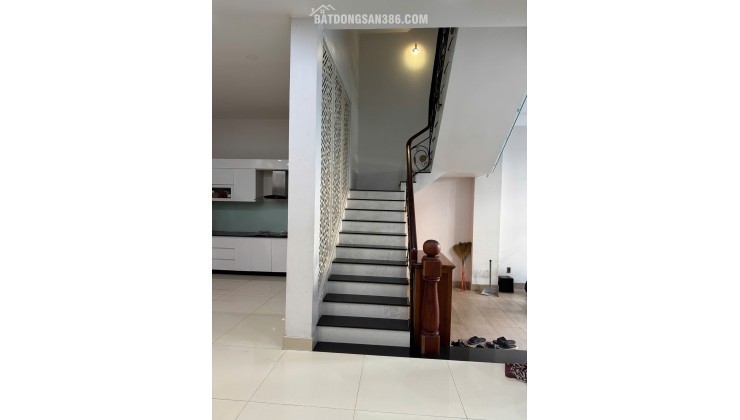 Cho thuê căn biệt thự đường 23, Hiệp Bình Chánh, nhà xây 1 trệt 2 lầu, sân thượng. DT 8x15